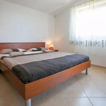Apartament 4-bedroom Holiday In Montizana/istrien 10056