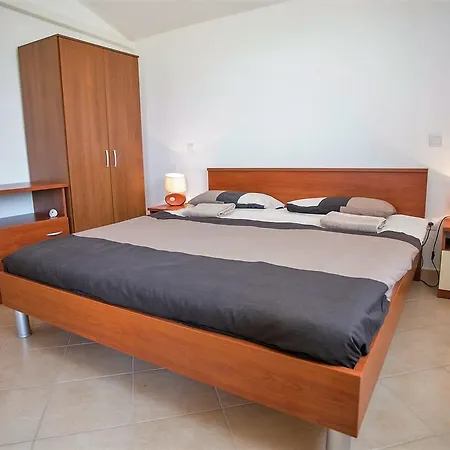 4-bedroom Holiday In Montizana/istrien 10056 Apartament Montižana