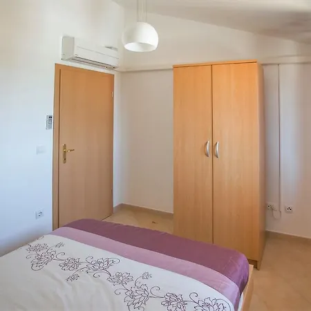 4-bedroom Holiday In Montizana/istrien 10056