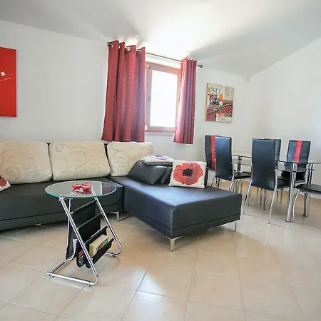 4-bedroom Holiday In Montizana/istrien 10056