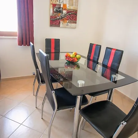 Apartment 4-bedroom Holiday In Montizana/istrien 10056